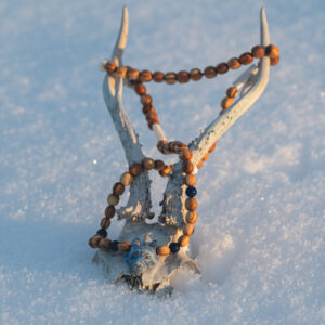 Pihlaka väekee hundiluu ja lasuriidiga