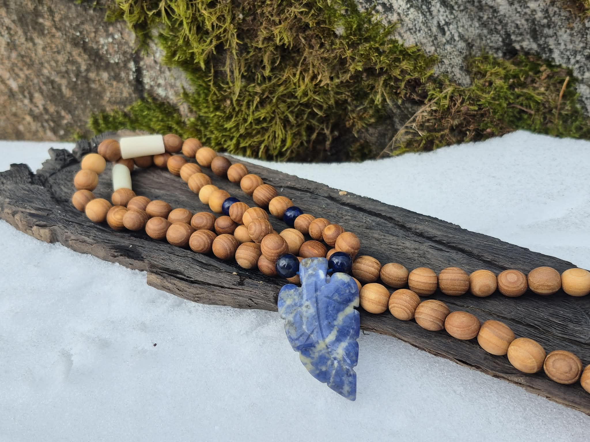 Pihlaka väekee hundiluu, sodaliit ja lasuriit - Image 3