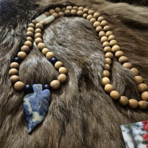 Pihlaka väekee sodaliidi, hundiluu ja lasuriidiiga