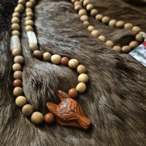 Pihlaka väekee punane jaspis ja hundiluu